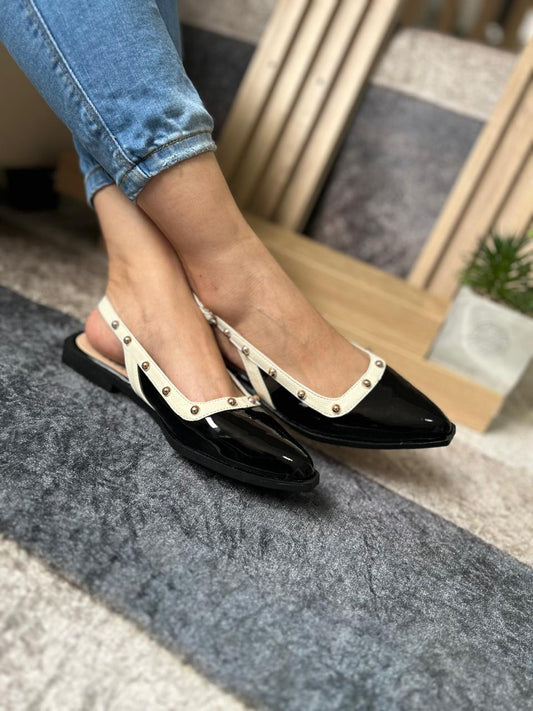 Baleta destalonada Ref Serena, Flat slingback, con tachas doradas - SAYO Shoes