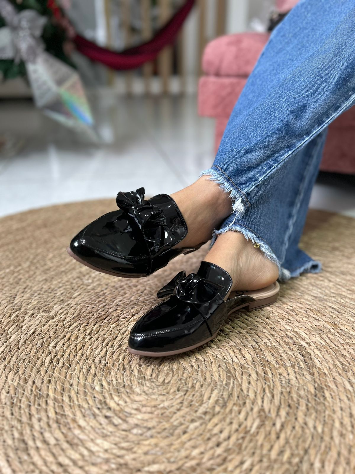 Mule, zueco charol negro con moño grande - SAYO Shoes