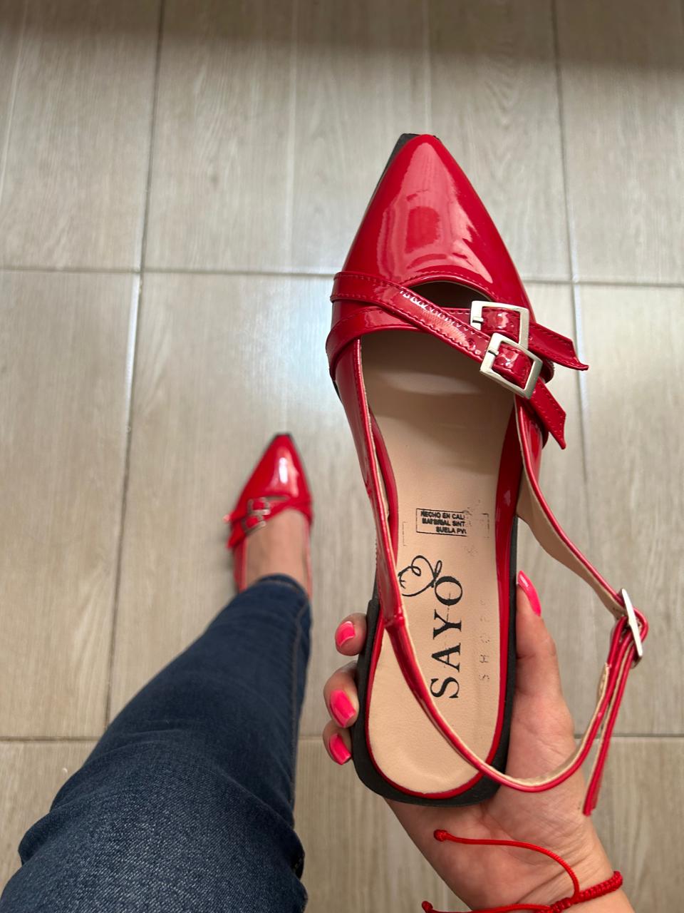 Baletas con hebillas cruzadas - SAYO Shoes
