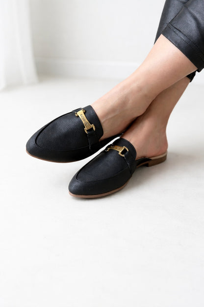 Zuecos Lujo, Mules Negros Piel Sintética Hebilla Dorada - Punta Fina Elegante