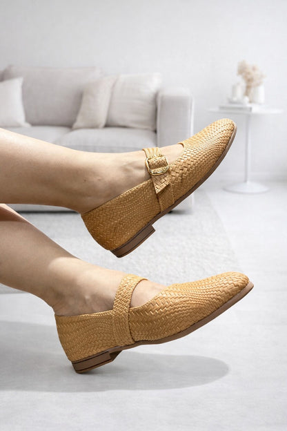 Baletas Mary Jane Tejidas con Hebilla Dorada, Flats – Negro / Beige / camel